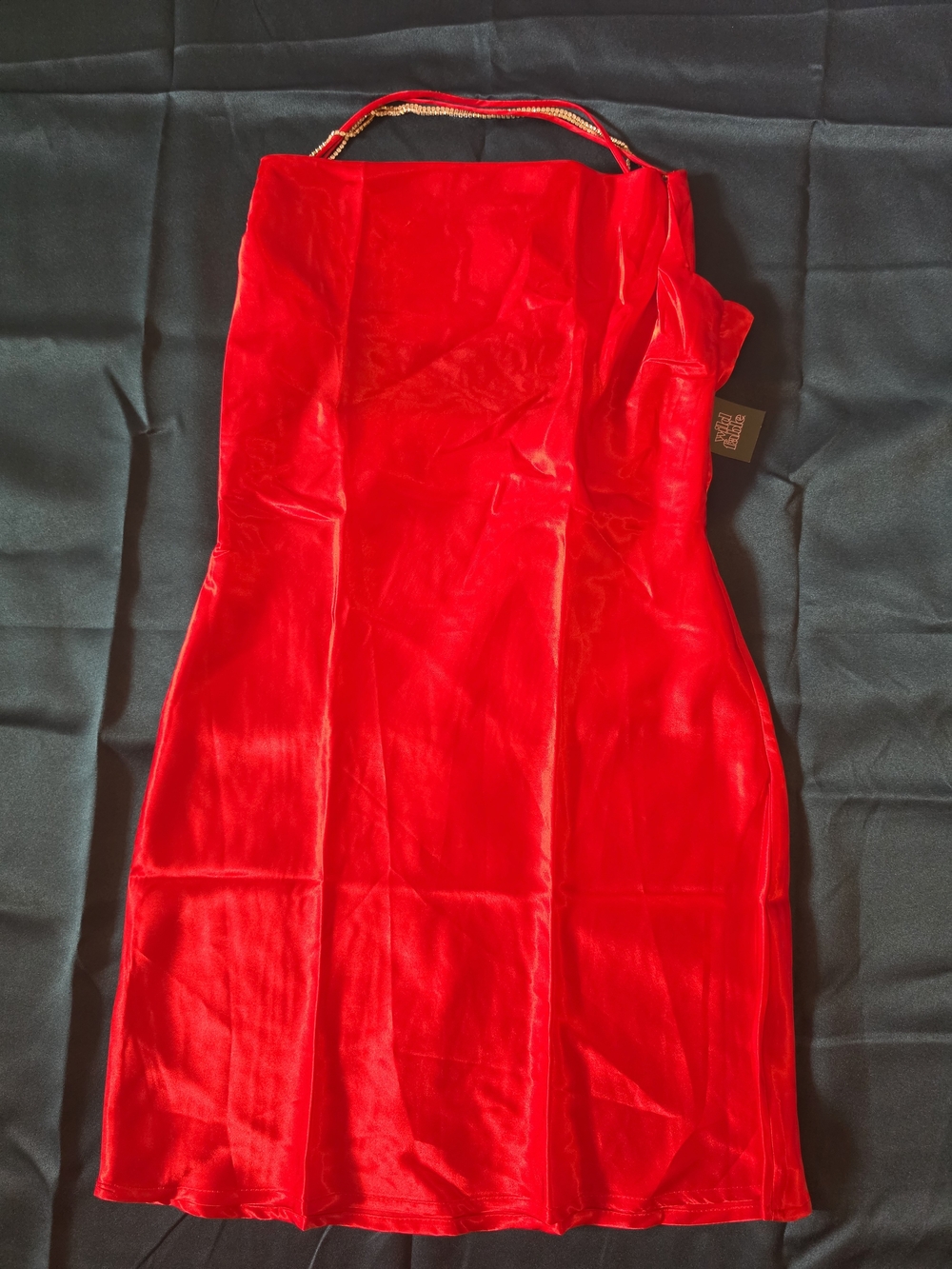 vibrant red satin mini dress  Wild Fable delicate silver chain strap. Size M